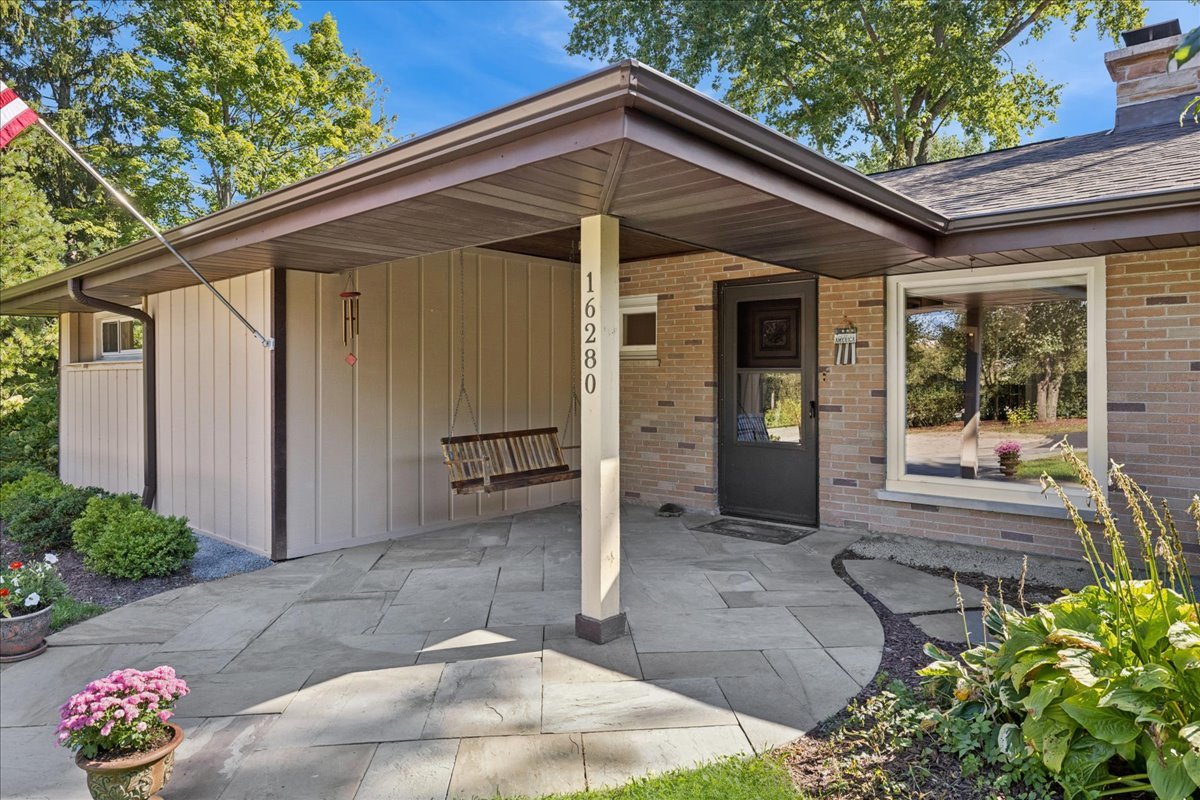 16280 W Woodbine Circle