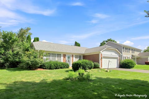 Tiny photo for 1940 Honey Locust Drive, Algonquin, IL 60102 (MLS # 12738768)