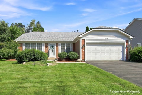 Photo of 1940 Honey Locust Drive, Algonquin, IL 60102 (MLS # 12738768)