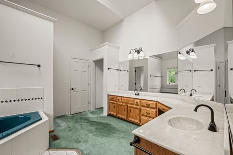 Tiny photo for 63 Oak Creek Drive, Yorkville, IL 60560 (MLS # 12415774)