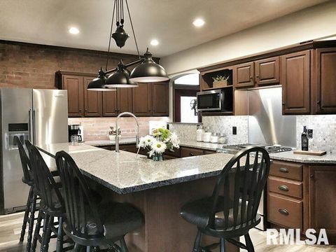 Tiny photo for 7216 VALLEY Drive, Bettendorf, IA 52722 (MLS # QC4269127)