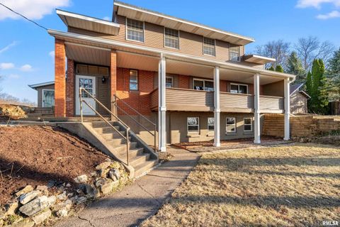 Photo of 7216 VALLEY Drive, Bettendorf, IA 52722 (MLS # QC4269127)