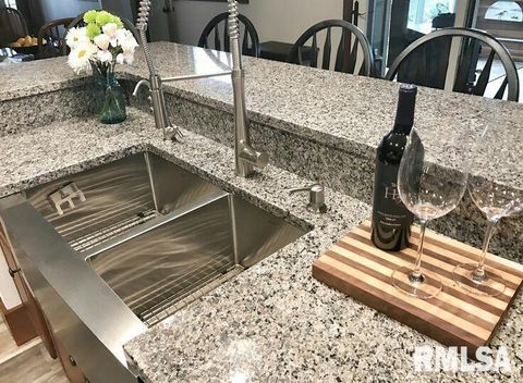 Tiny photo for 7216 VALLEY Drive, Bettendorf, IA 52722 (MLS # QC4269127)