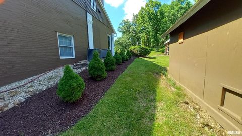 Tiny photo for 7216 VALLEY Drive, Bettendorf, IA 52722 (MLS # QC4269127)