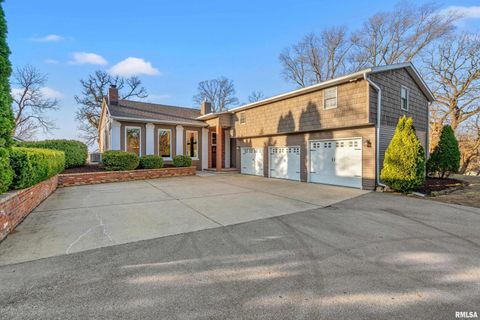 Tiny photo for 7216 VALLEY Drive, Bettendorf, IA 52722 (MLS # QC4269127)