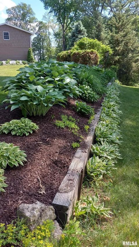 Tiny photo for 7216 VALLEY Drive, Bettendorf, IA 52722 (MLS # QC4269127)