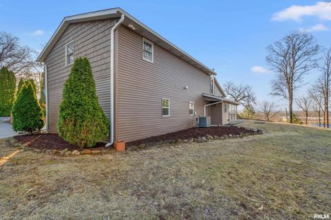 Tiny photo for 7216 VALLEY Drive, Bettendorf, IA 52722 (MLS # QC4269127)