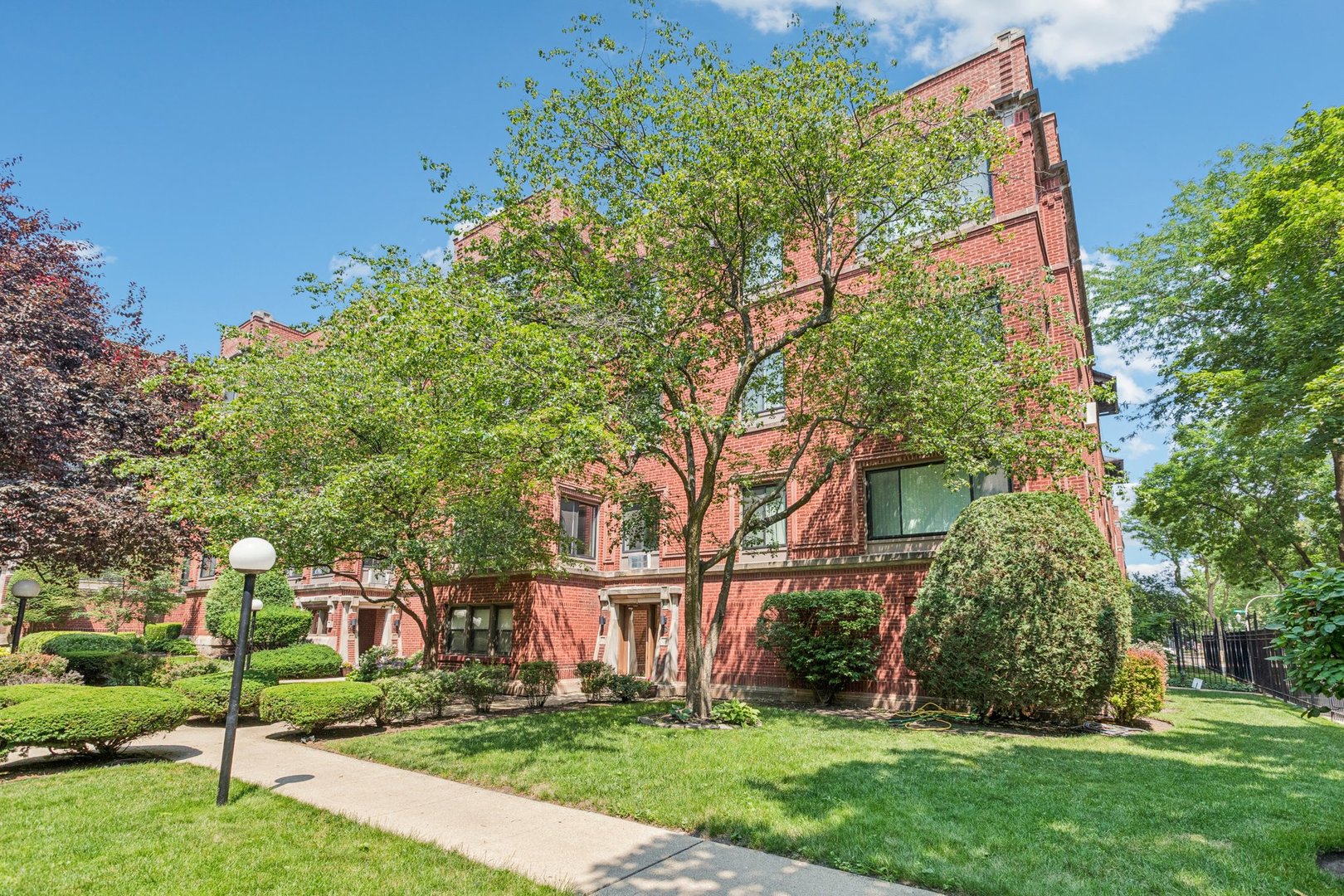 906 W Sunnyside Avenue 1B