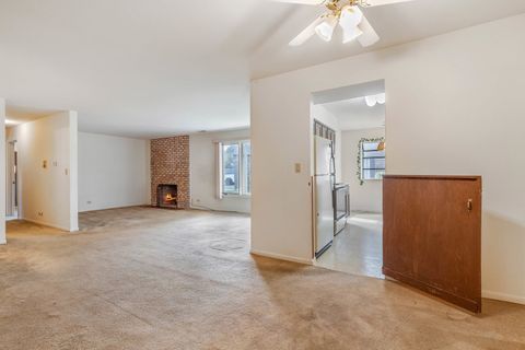 Tiny photo for 170 Grove Avenue #A, Des Plaines, IL 60016 (MLS # 12510189)