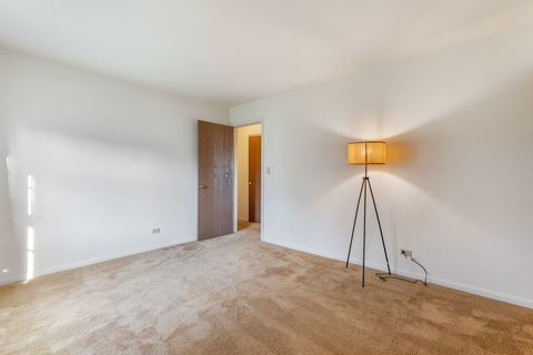 Tiny photo for 170 Grove Avenue #A, Des Plaines, IL 60016 (MLS # 12510189)