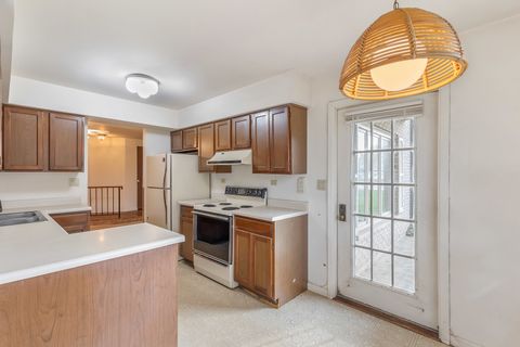 Tiny photo for 170 Grove Avenue #A, Des Plaines, IL 60016 (MLS # 12510189)