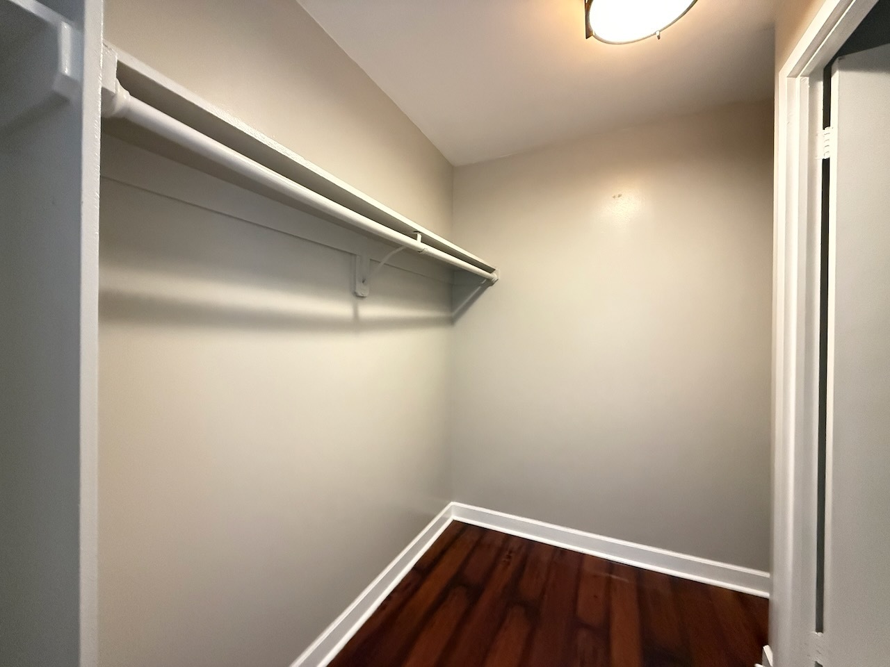 4343 N Clarendon Avenue 2201