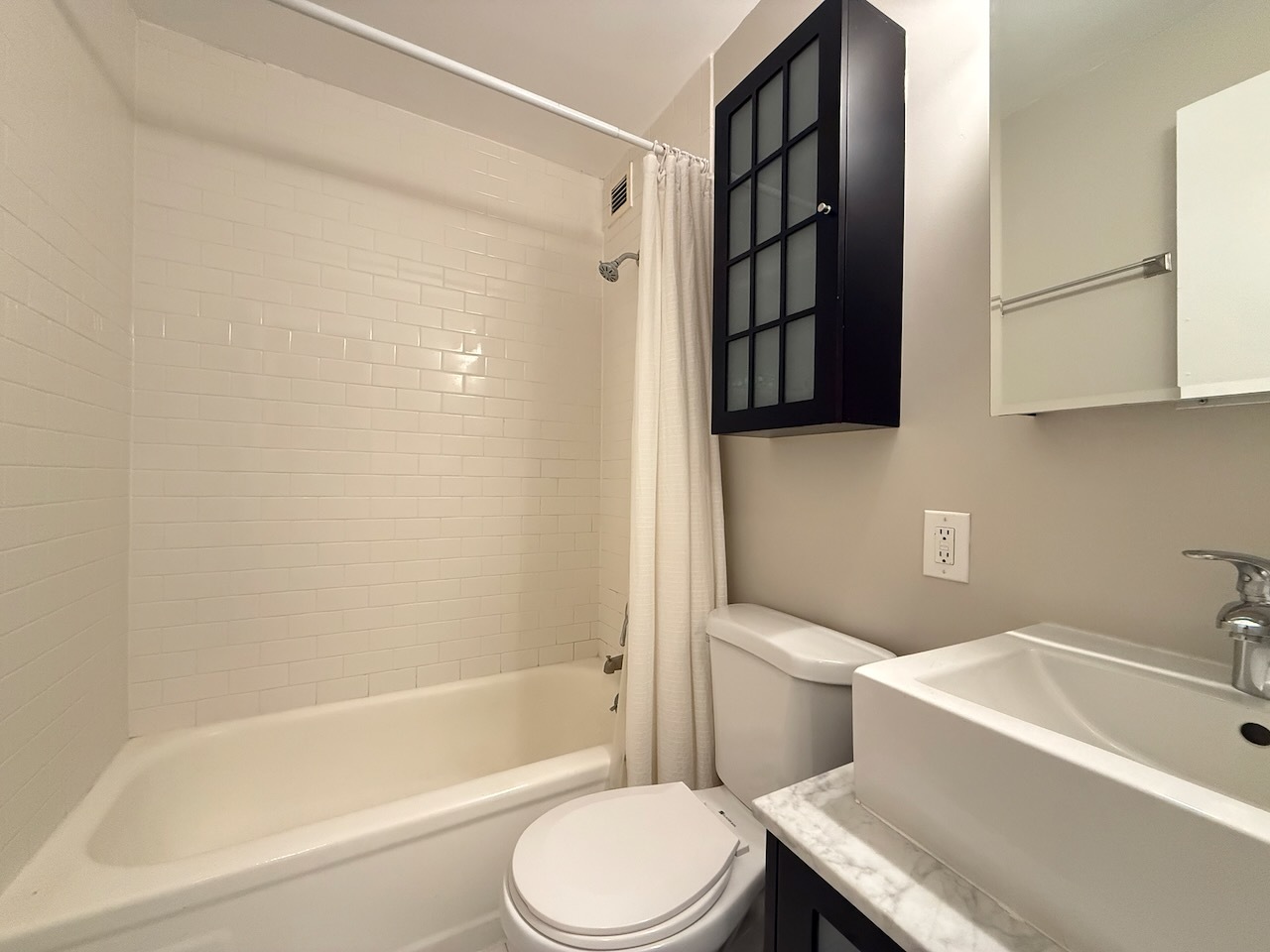 4343 N Clarendon Avenue 2201