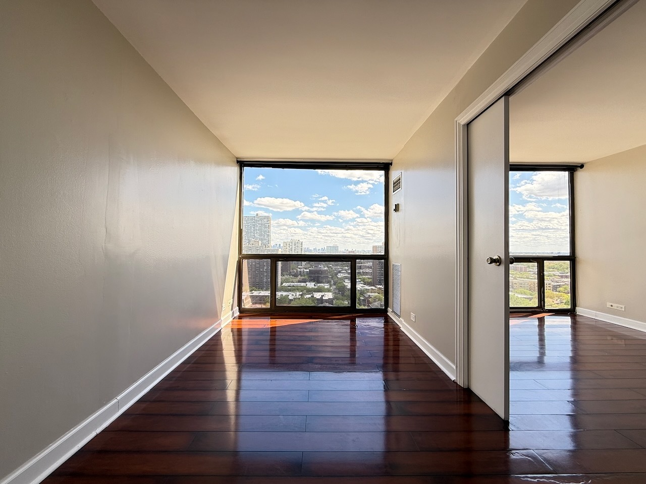 4343 N Clarendon Avenue 2201