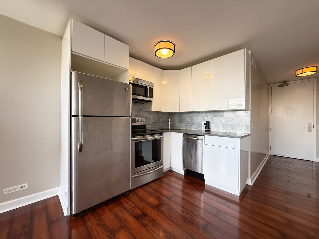 4343 N Clarendon Avenue 2201