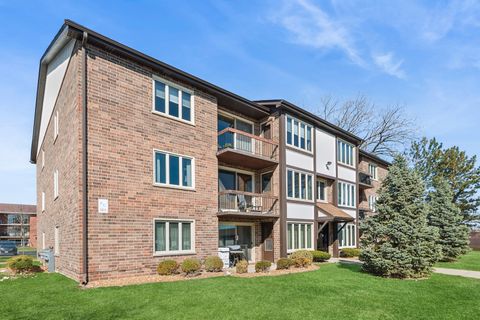 Tiny photo for 5024 Circle Court #1002, Crestwood, IL 60418 (MLS # 12599847)