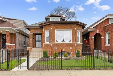 Photo of 8132 S Paxton Avenue, Chicago, IL 60617 (MLS # 12687604)