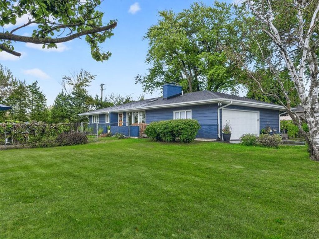 Photo for 4 Mayflower Drive, Batavia, IL 60510 (MLS # 12469710)