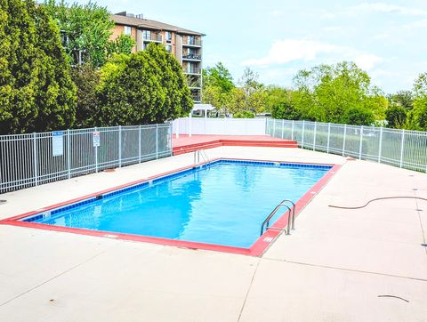 Tiny photo for 1751 Sleepy Hollow Court #7, Schaumburg, IL 60195 (MLS # 12654915)