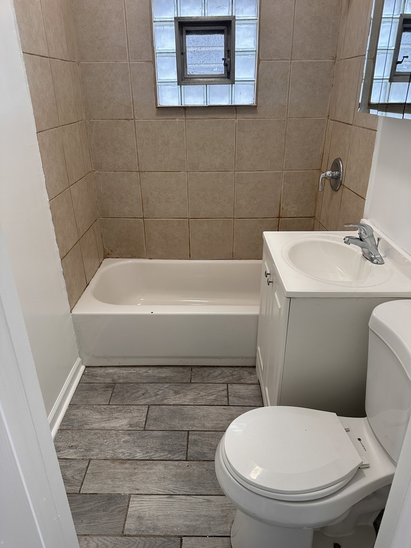 4942 S RACINE Avenue