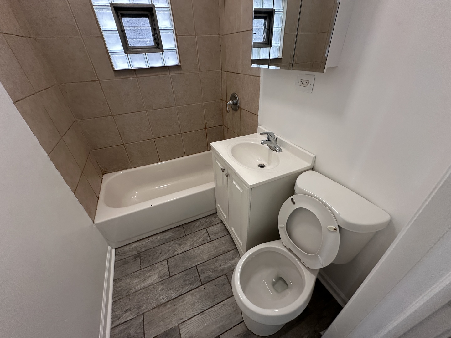 4942 S RACINE Avenue