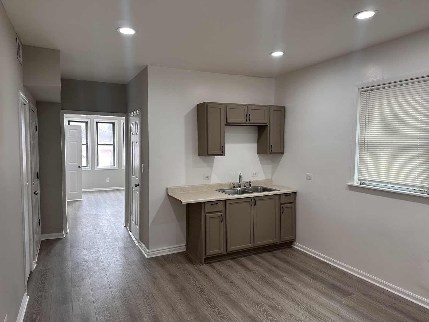 4942 S RACINE Avenue