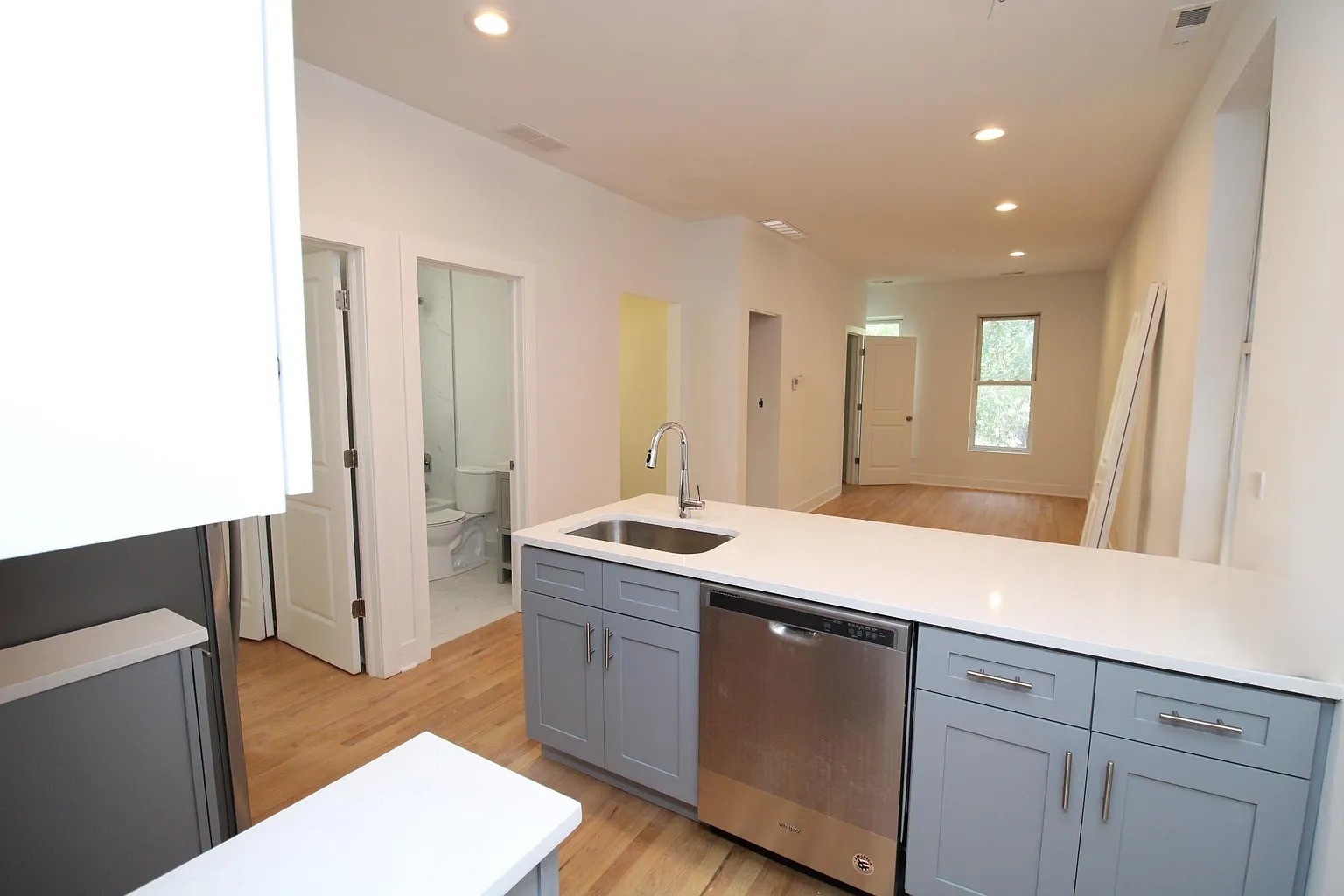 1544 N Bosworth Avenue 2F