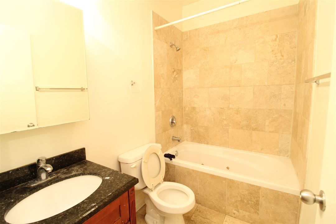 4347 N Sawyer Avenue 1D