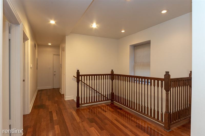 4347 N Sawyer Avenue 1D