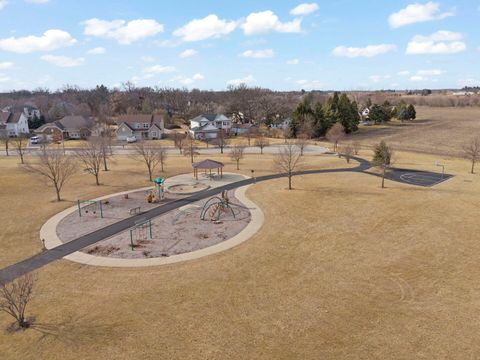 Tiny photo for 621 Western Drive, North Aurora, IL 60542 (MLS # 12592396)