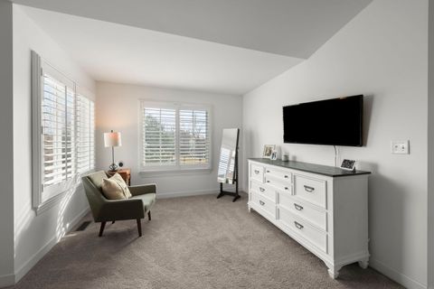 Tiny photo for 621 Western Drive, North Aurora, IL 60542 (MLS # 12592396)