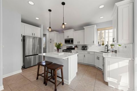 Tiny photo for 621 Western Drive, North Aurora, IL 60542 (MLS # 12592396)