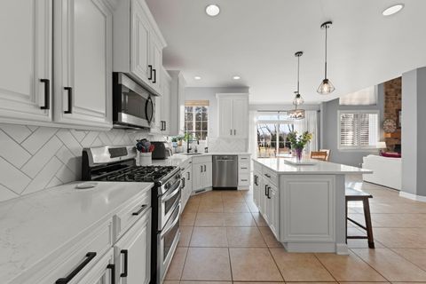 Tiny photo for 621 Western Drive, North Aurora, IL 60542 (MLS # 12592396)