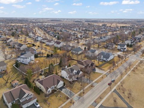 Tiny photo for 621 Western Drive, North Aurora, IL 60542 (MLS # 12592396)