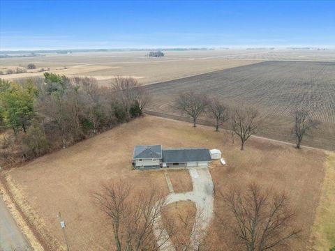 Photo of 15795 E 2550 North Road, Hudson, IL 61748 (MLS # 12582637)