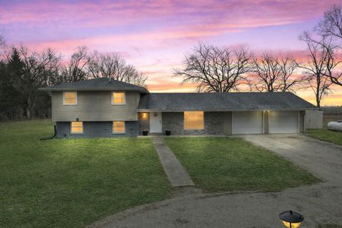 Photo of 15795 E 2550 North Road, Hudson, IL 61748 (MLS # 12582637)