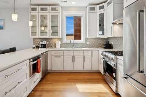 Tiny photo for 2442 N Clybourn Avenue #5S, Chicago, IL 60614 (MLS # 12438401)