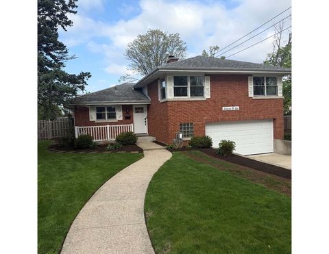 Photo of 1606 Hoffman Avenue, Park Ridge, IL 60068 (MLS # 12628490)