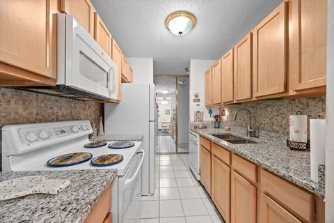 Tiny photo for 1043 S York Road #406, Bensenville, IL 60106 (MLS # 12586294)