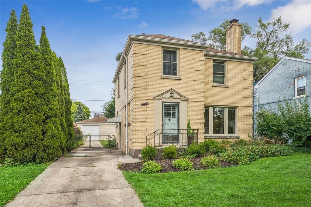 Photo for 1719 N 77th Court, Elmwood Park, IL 60707 (MLS # 12483968)