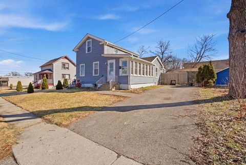 Photo of 110 N Seminary Avenue, Woodstock, IL 60098 (MLS # 12581866)