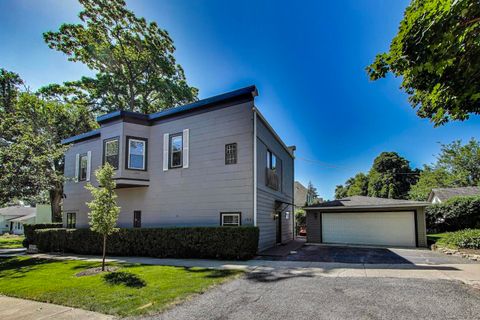 Tiny photo for 102 S Quincy Street, Hinsdale, IL 60521 (MLS # 12493020)