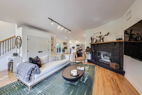 Tiny photo for 102 S Quincy Street, Hinsdale, IL 60521 (MLS # 12493020)