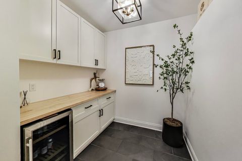 Tiny photo for 102 S Quincy Street, Hinsdale, IL 60521 (MLS # 12493020)