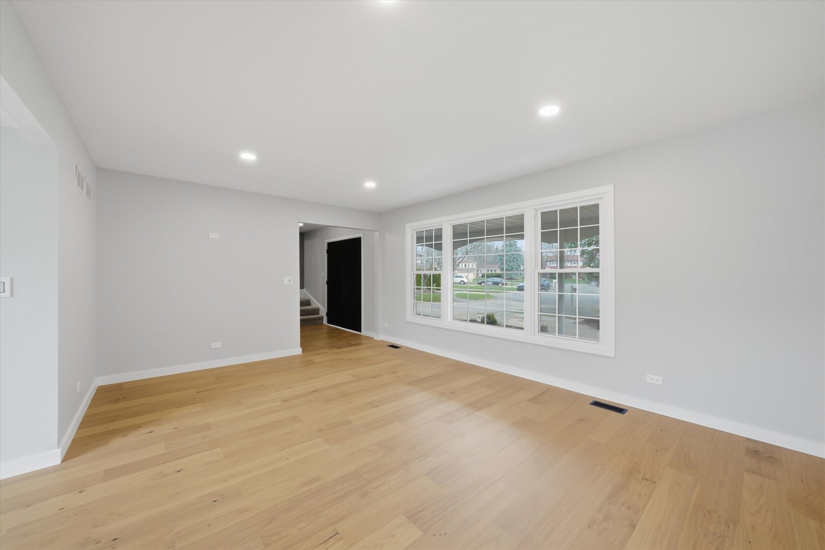 6S656 Avon Court