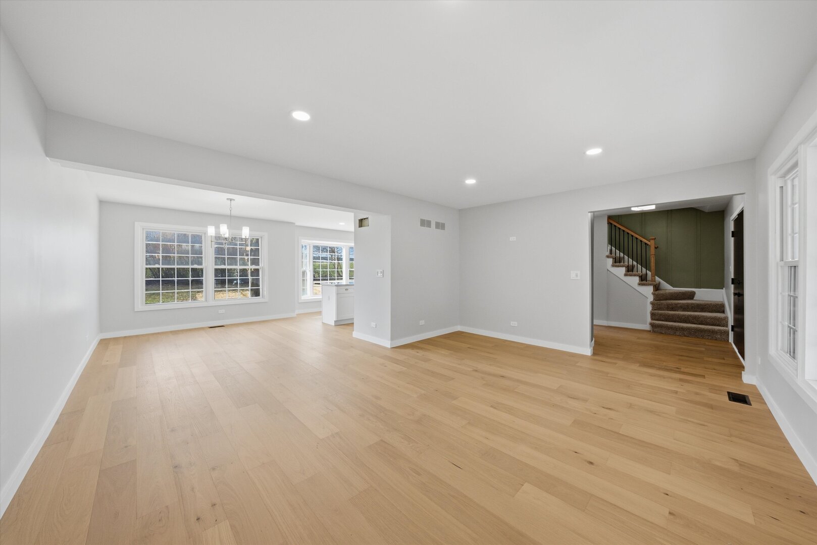 6S656 Avon Court