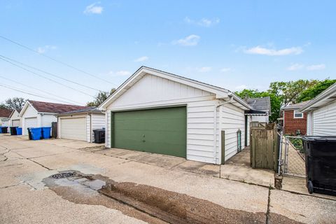 Tiny photo for 5335 N Moody Avenue, Chicago, IL 60630 (MLS # 12627580)