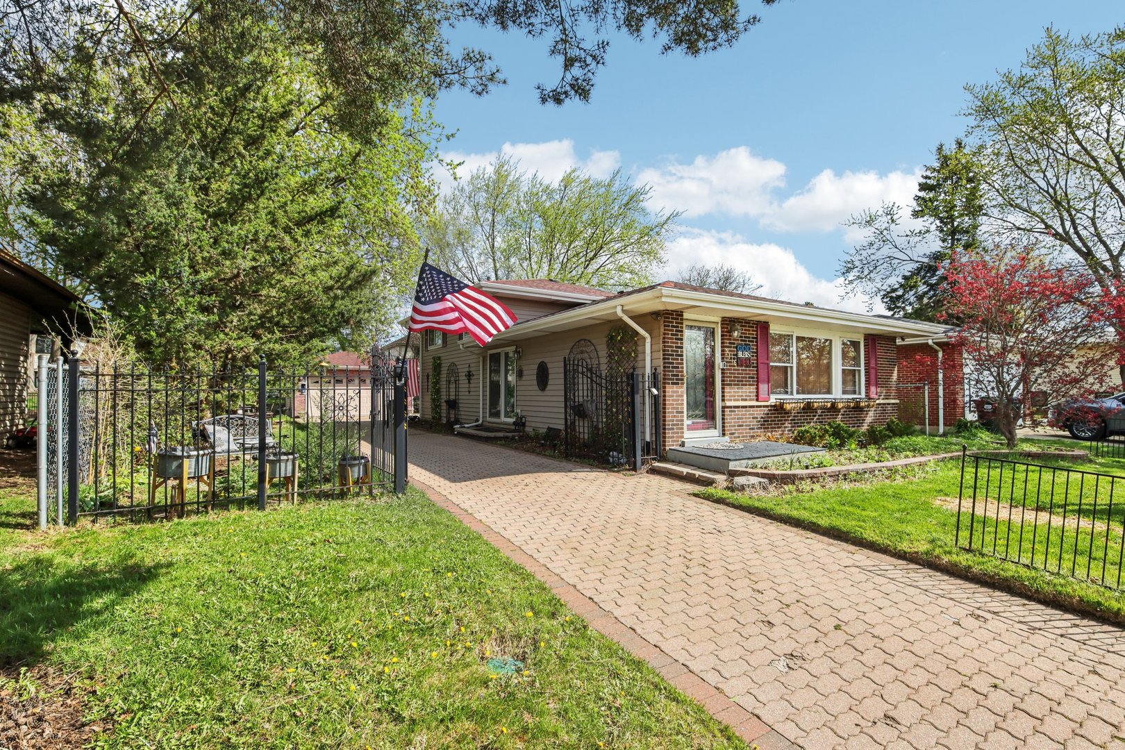 2176 N Westmoreland Drive