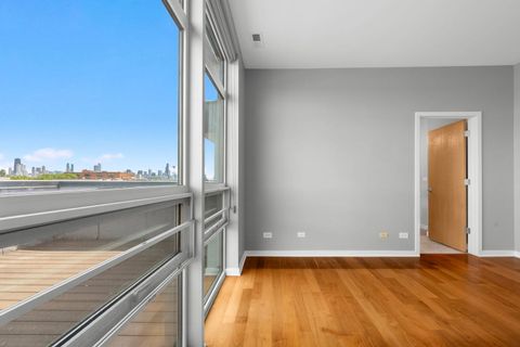 Tiny photo for 1610 W Fullerton Avenue #503, Chicago, IL 60614 (MLS # 12448827)