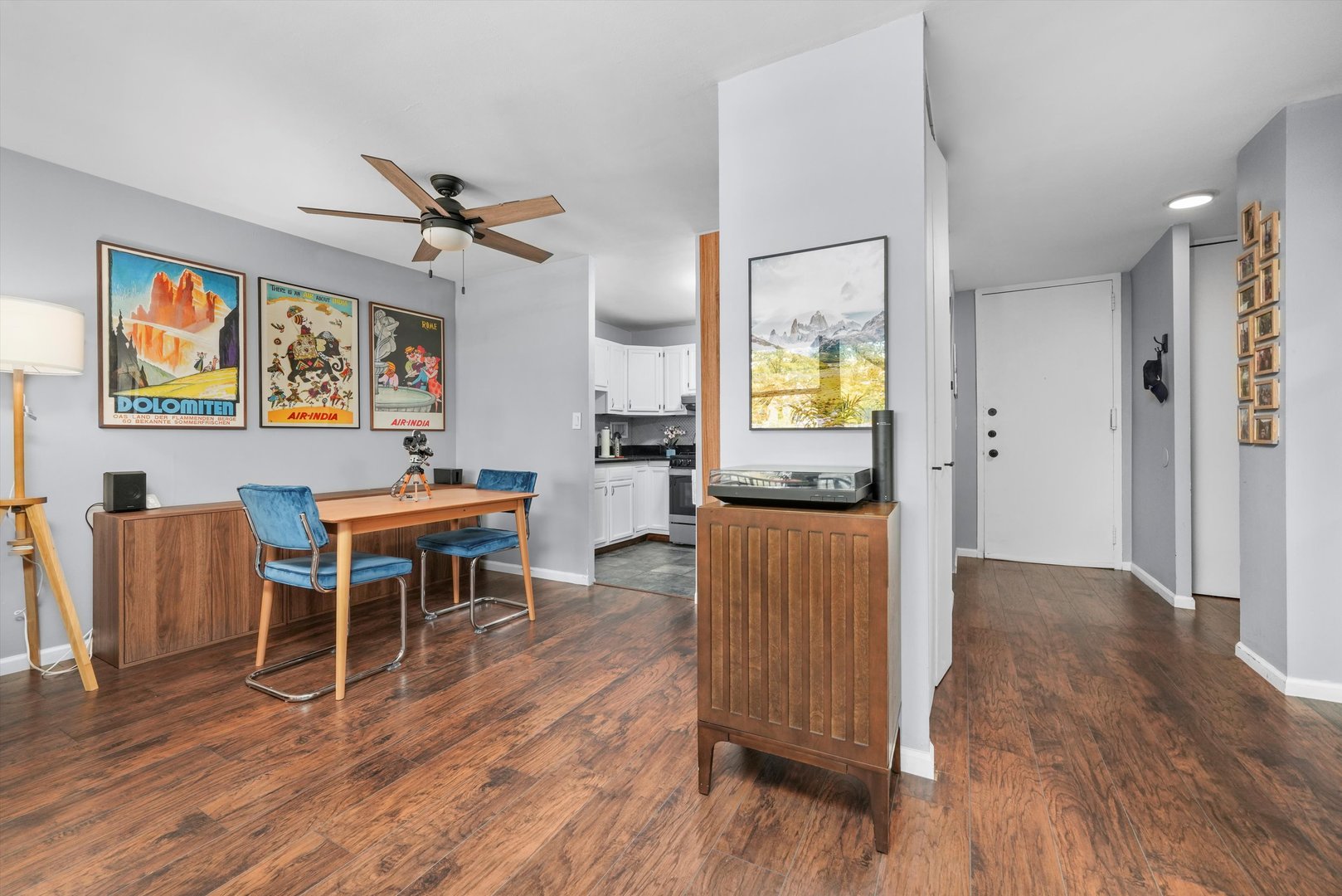 2921 S Michigan Avenue 202